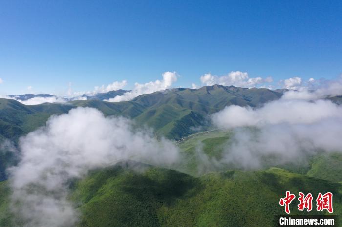 航拍賽來塘鎮(zhèn)山間云霧繚繞?！●R銘言 攝