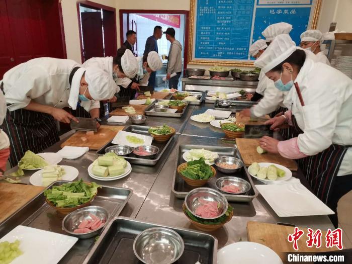 拉薩聚焦高校畢業(yè)生、農(nóng)牧民就業(yè)任務(wù)指標均超額完成