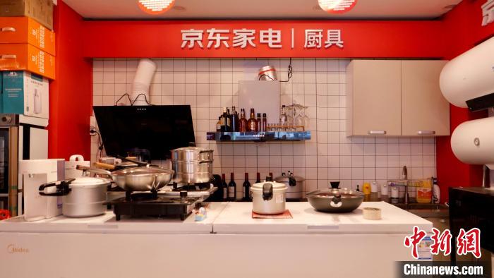 圖為店內(nèi)部分商品展示?！≈x牧 攝