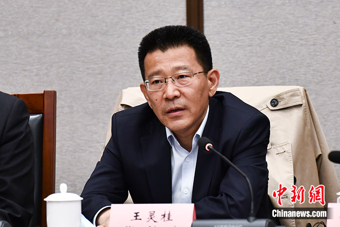 5月16日，由中國社會(huì)科學(xué)院西藏智庫、中國社會(huì)科學(xué)院民族學(xué)與人類學(xué)研究所主辦的第五屆西藏智庫國際論壇在北京舉行。中國社會(huì)科學(xué)院副院長王靈桂在致辭中表示，今年是西藏和平解放70周年，西藏人民團(tuán)結(jié)奮斗，把貧窮落后的舊西藏建設(shè)成經(jīng)濟(jì)發(fā)展、文化繁榮、社會(huì)進(jìn)步、環(huán)境良好、生活幸福的社會(huì)主義新西藏，西藏歷史上第一次徹底消滅了絕對(duì)貧困，同全國人民一起，西藏各族人民已經(jīng)走進(jìn)全面建成小康社會(huì)的新時(shí)代，進(jìn)入歷史發(fā)展的新坐標(biāo)。 <a target='_blank' ><p  align=