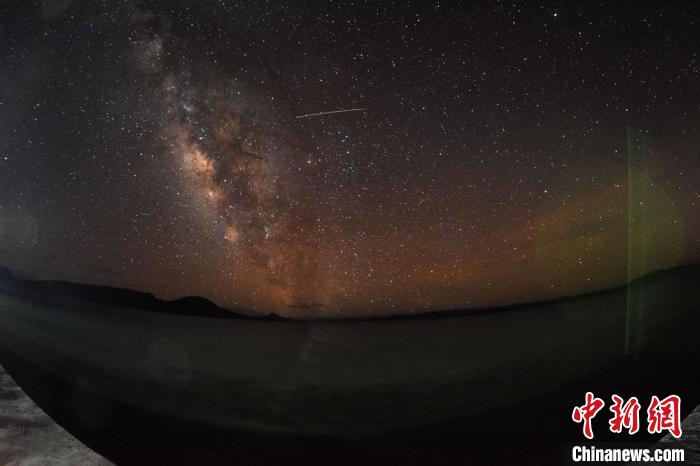 錯鄂湖星空璀璨，一顆流星劃過。　<a target='_blank' ></p><p  align=