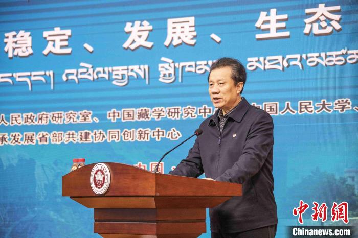 圖為西藏民族大學(xué)黨委書記、副校長(zhǎng)劉凱在開幕式上致辭?！钪覍?攝
