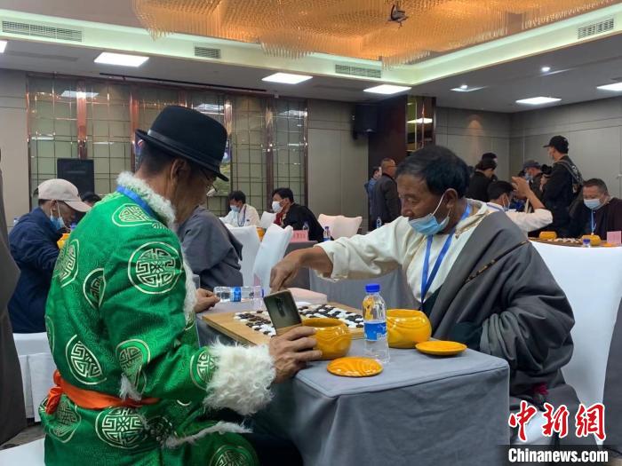 圖為參賽選手正在進行藏棋對弈?！≈x牧 攝