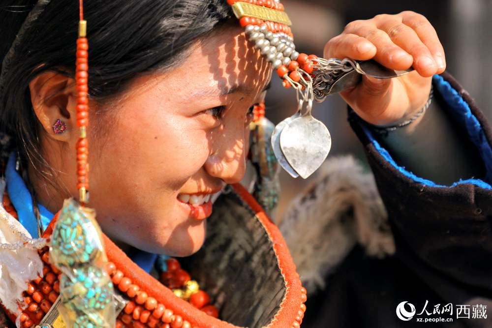 撩起“神秘面紗”。人民網(wǎng) 李海霞