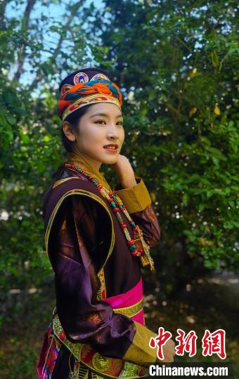 圖為國家級非遺項(xiàng)目——林芝工布藏族服飾?！±盍?攝
