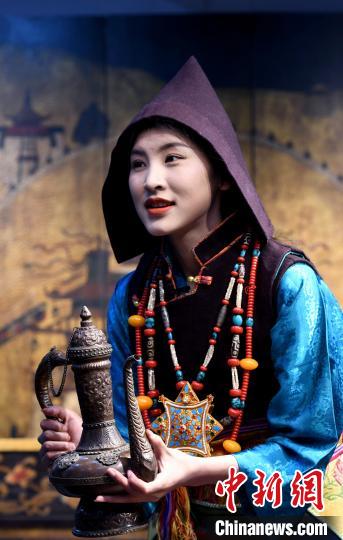 圖為西藏自治區(qū)級非遺項(xiàng)目——山南浪卡子縣的羊卓服飾?！±盍?攝