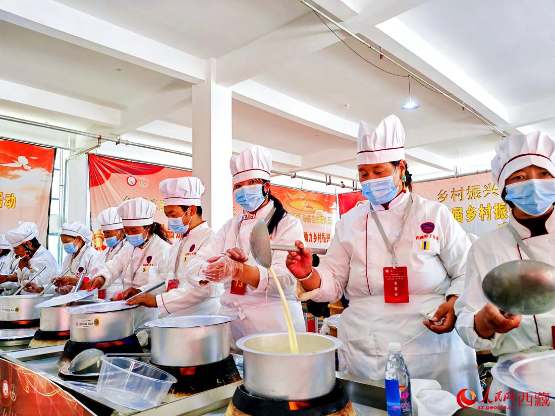 廚藝比拼。人民網(wǎng) 李海霞攝