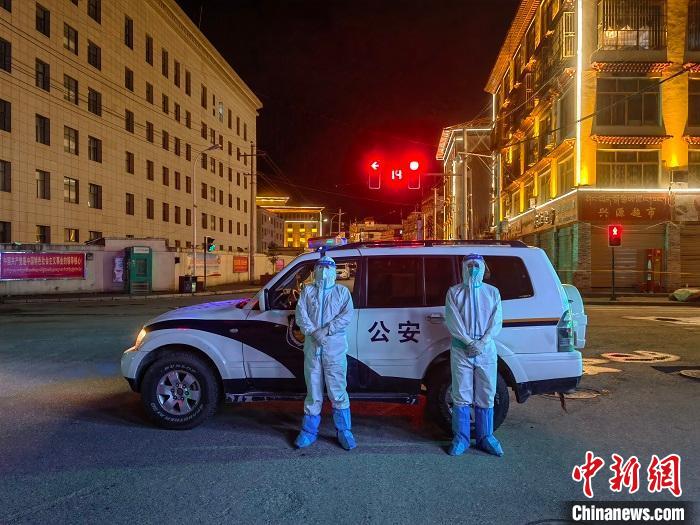 西藏吉?。菏匾坏缻徸o一座城