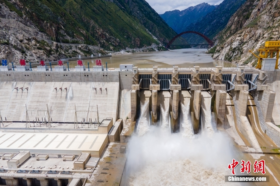資料圖為2021年8月7日，西藏山南雅魯藏布江上的藏木水電站。（無人機(jī)畫面） <a target='_blank' href='/'><p  align=