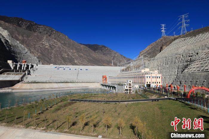 圖為金沙江上游蘇洼龍水電站。　王磊 攝
