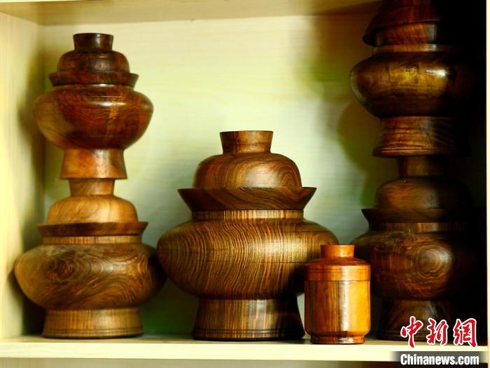 圖為各種木碗成品?！?鄧巴 　攝