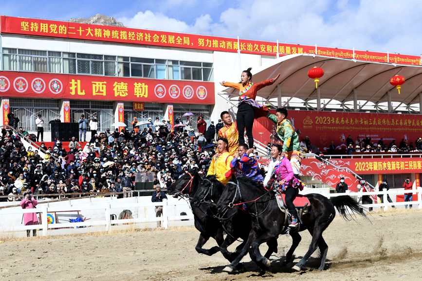 藏歷新年，精彩的馬術(shù)表演。潘多攝