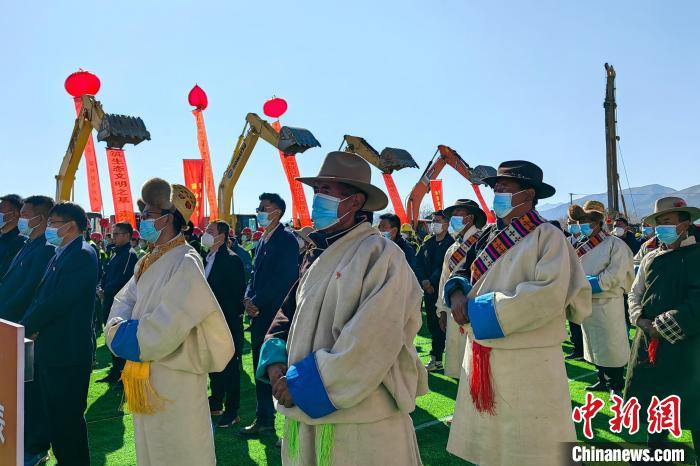 各方代表參加集中開復工儀式?！∧岈斪扛?攝