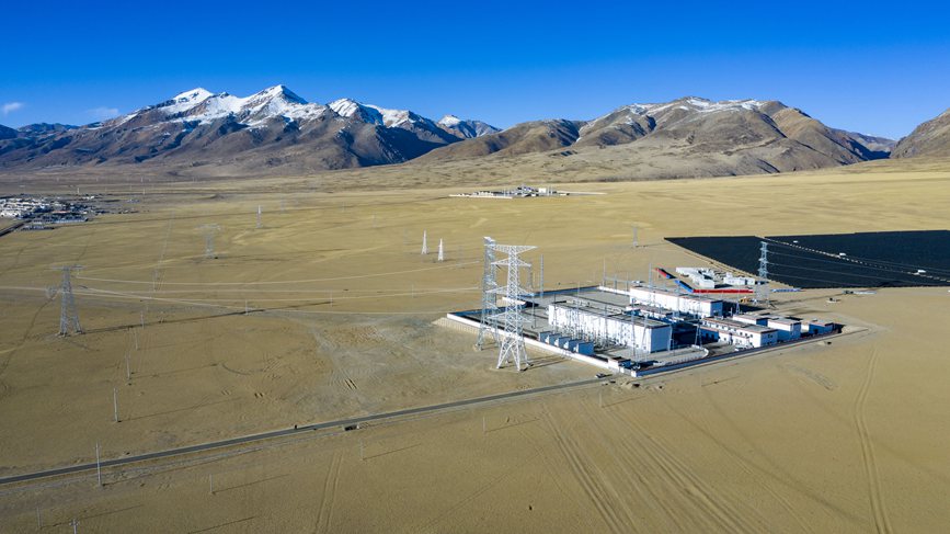 位于海拔4700多米的阿里聯(lián)網(wǎng)工程霍爾變電站。