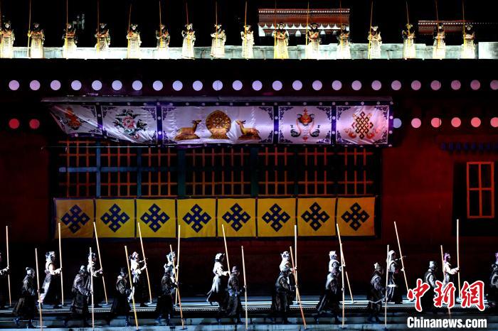 3月17日，西藏拉薩，《文成公主》大型史詩(shī)劇演出現(xiàn)場(chǎng)。　李林 攝