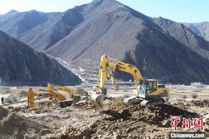 圖為高標準農(nóng)田建設(shè)施工現(xiàn)場?！「裆愔?攝