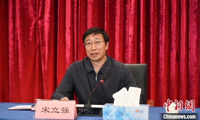 圖為西藏自治區(qū)黨委組織部副部長(zhǎng)、第十批援藏干部人才總領(lǐng)隊(duì)宋立強(qiáng)致辭。