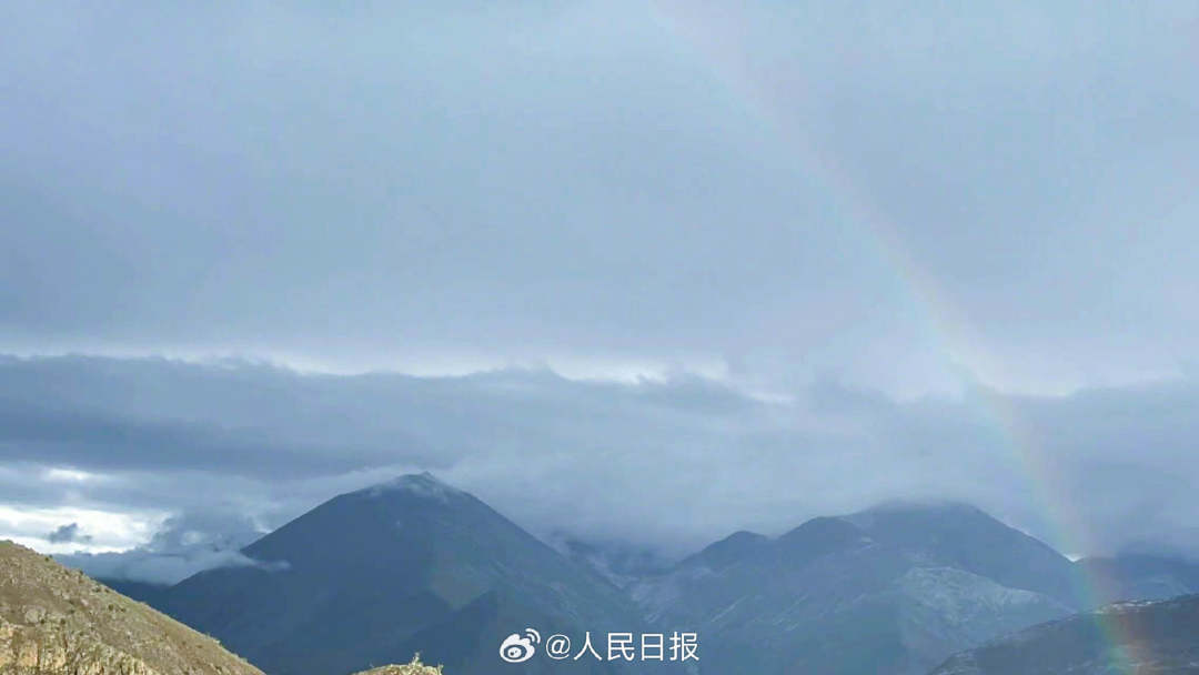接好運(yùn)！青藏高原現(xiàn)巨大彩虹橋