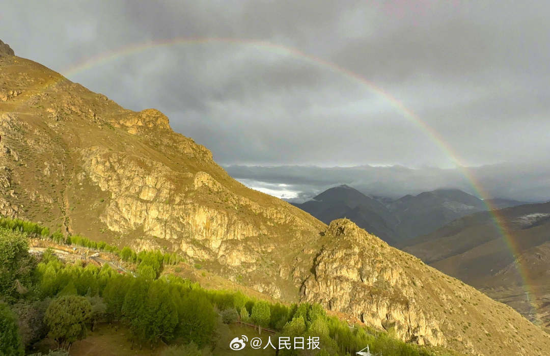 接好運(yùn)！青藏高原現(xiàn)巨大彩虹橋