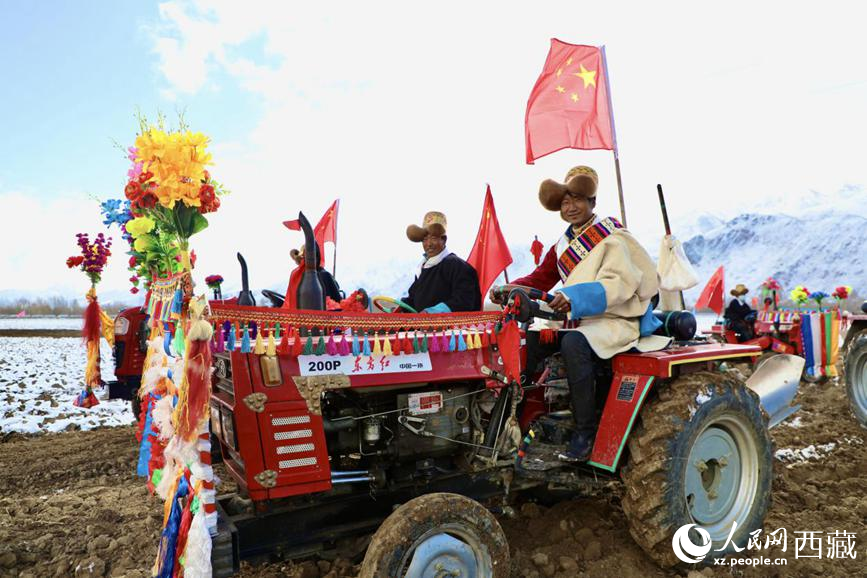 拉薩市墨竹工卡縣唐加鄉(xiāng)莫沖村的春耕儀式現(xiàn)場。人民網(wǎng) 次仁羅布攝