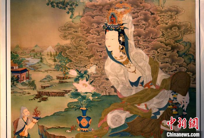 圖為5月16日，展覽中新創(chuàng)唐卡作品《靜息觀音》(局部)?！±盍?攝