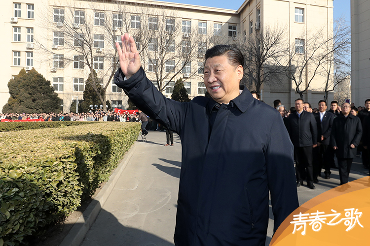 2019年1月17日，習(xí)近平在天津南開(kāi)大學(xué)向?qū)W生揮手致意。